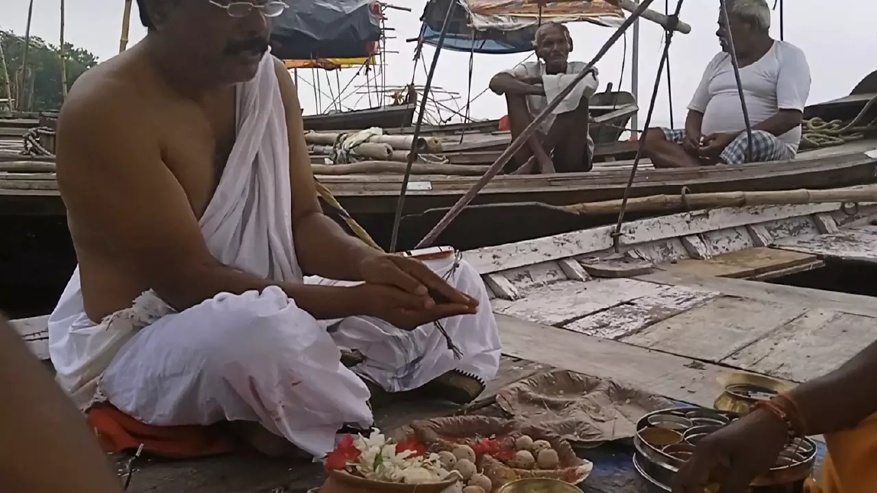 Photo of a person performing sankalpa during shradh - The Role of Faith and Devotion in Pitrupaksha