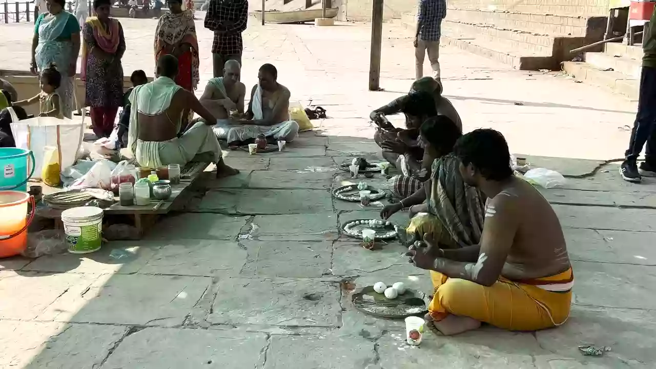 Image of a family doing Pind daan - Pitru Rina and Pitra Dosha